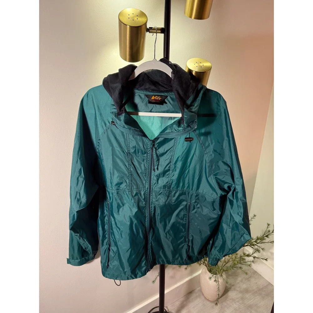 REI Vtg Windbreaker Gorpcore chic unisex med 90s collegiate prep fall transition